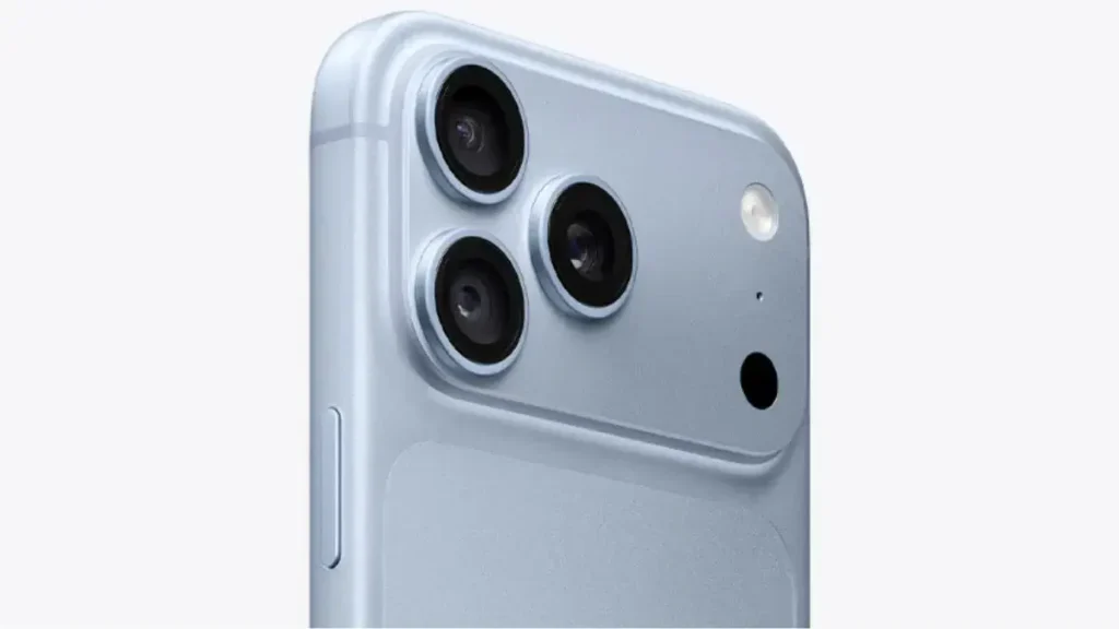iPhone 18 Pro Max ke triple rear camera module ka close up